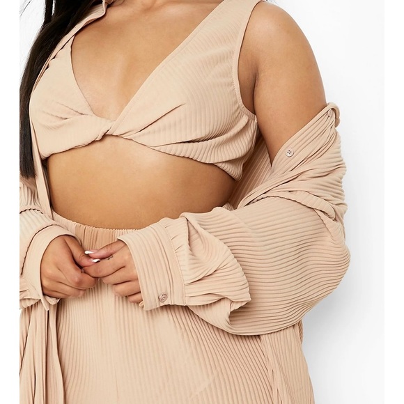 Boohoo Plus Tops - Plus Plisse Knot Front Bralette color:sand